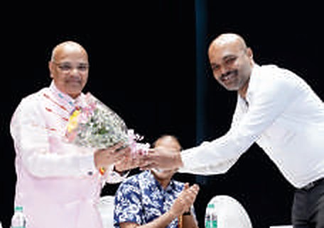 Chairman Shri. Sunny S. Housalmal welcomes Hon'ble Justice Shri. Jitendra Shantilal Jain with a bouquet.