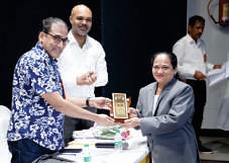 Society member Smt. Madhuri R. Dalvi, who passed the LL.M. examination in 2022-23, is felicitated by Hon'ble Justice Shri. Somasekhar Sundaresan.