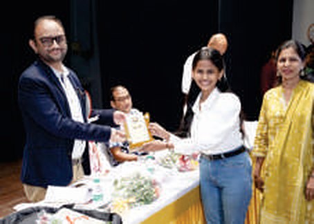 Kum. Grishma Mahesh Satam (daughter of member Sau. Madhura M. Satam), who passed the 10th standard in 2023-24 with 96.60%, is felicitated by Hon'ble Justice Shri. Advait M. Sethna.